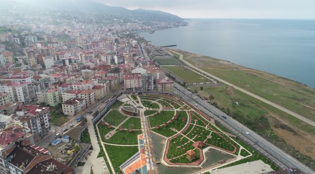 Trabzon'un deniz manzaralı Millet Bahçesi tamamlandı 