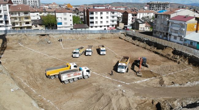 Depremde 2 bin 270 evin yıkıldığı mahallede ilk temel 