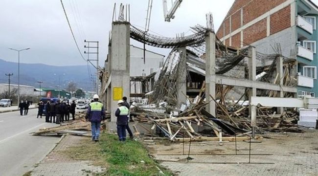 Bursa'da beton dökümü sırasında inşaat kalıbı çöktü: 4 yaralı