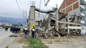 Bursa'da beton dökümü sırasında inşaat kalıbı çöktü: 4 yaralı